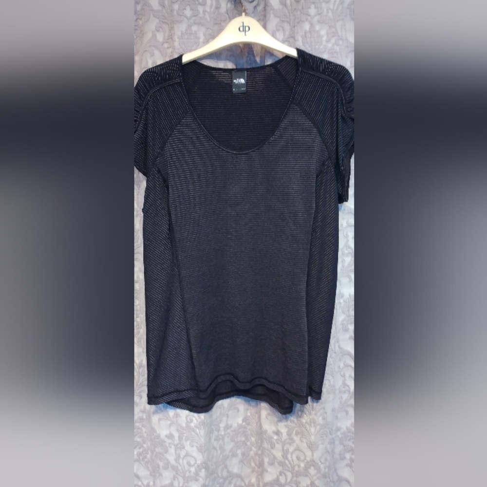 North face T-shirt large
